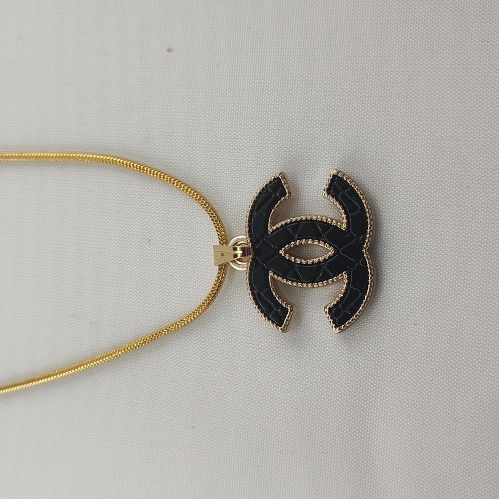 Chanel Authentic Stamped Gold And Black Quilted Pendant 18 Karat Gold Necklace - Picture 3 of 5